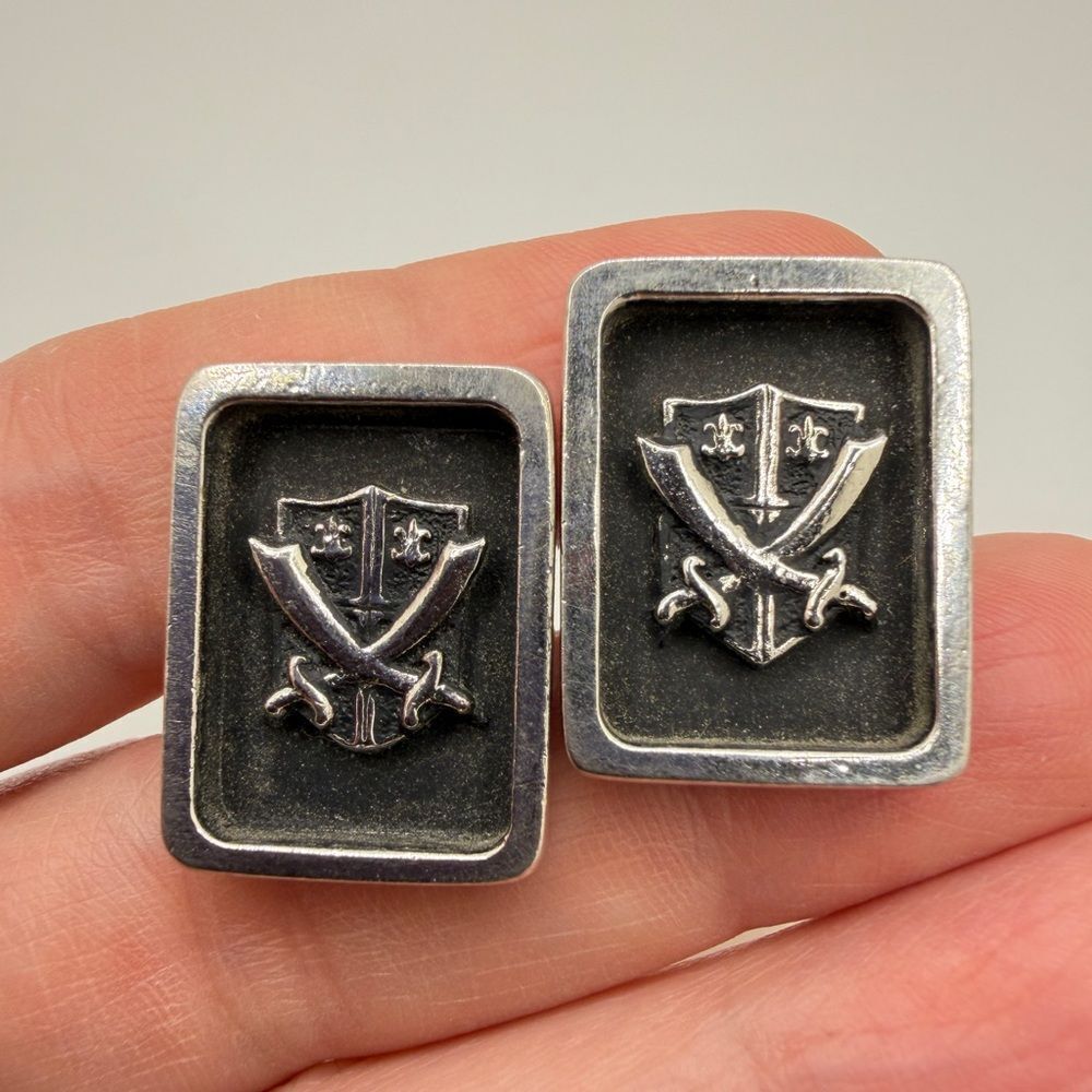 Men's Silver tone metal Swords and‎ Shield cuff links!